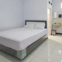 Angrumba Family Homestay Syariah near RSUD Caruban Mitra RedDoorz, hotel a Mejayan