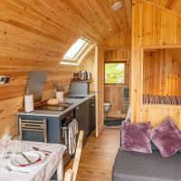 Beinn A Ghlo Luxury Glamping Pod with Hot Tub & Pet Friendly at Pitilie Pods