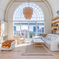City Center Executive Penthouse with magnificent mountains and Bo Kaap views, hotel in Bo-Kaap, Cape Town