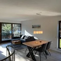 Großzügiges Domizil, 90qm, mit Terrasse, Garten, Infrarotkabine und Garage, hotell sihtkohas Marquartstein