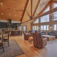 Spacious Cabin with Pool Table on Fence Lake!, hotel in Minocqua
