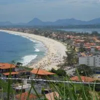 Apartamento 2 quartos 2 banheiros frente praia, hotel sa Maricá