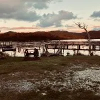 The Artists Cottage Waterfront Hideaway、ストラーンのホテル