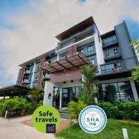 The Living Hotel SamutPrakan, отель в городе Bang Bo