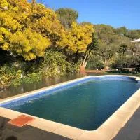 Casa Bella Vista en montaña con vistas al mar y piscina privada, hotel a Cunit