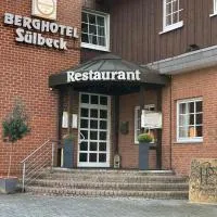Berghotel Sülbeck, hotel v destinaci Nienstädt