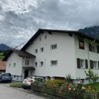 Spring Inn Apartments: Meiringen şehrinde bir otel