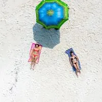 Summer Vibes Beach Front, hotel di Rasdu