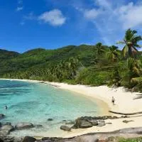 Les Forbans SelfCatering Apartment, hotel en Takamaka