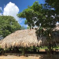 Mallara RestSafari (Cabana & Family Restaurant), hotel cerca de Aeropuerto internacional de Mattala Rajapaksa - HRI, Malasnegalewewa