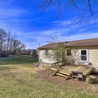 Pet-Friendly Home w/ Grill & Farm in Meadowview!, Hotel in Meadowview