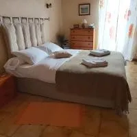Chambres D'Hotes "Les Chiens Verts", jardin, terrasse, parking privé, hotell i Hauteville-Lompnes