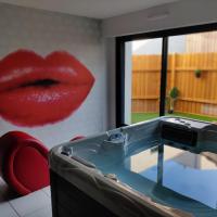 a red lips painting on a wall next to a sink at Centre historique de Clisson avec Spa Intérieur