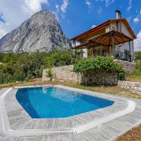 Secluded Villa with on Mountainside in Antalya, hotel in Hurmaköy