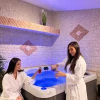 Suite Privative Jacuzzi Sauna de la Villa Del Castagnol, Hotel in Saint-Nexans