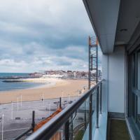 EL SEXTO DE LA PLAYA + PARKING GRATIS, hotelli kohteessa Gijón alueella Poniente Beach