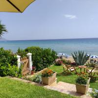 Waves Apartments: Two Beachfront Apartments, hotel en Glyfada