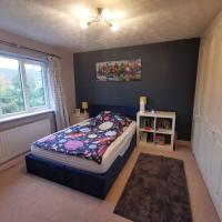 Quiet family home close to Leeds & Harrogate, hotel in Moortown