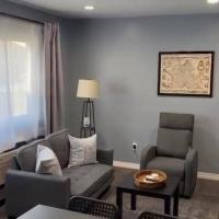 Your cozy comfy rental, hotel i Jamaica, Cedar Manor