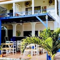 Kelly Guest House, hotelli kohteessa Praia alueella Achada de Santo Antonio