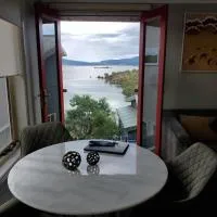 Lakeside Studio، فندق في جيندابين