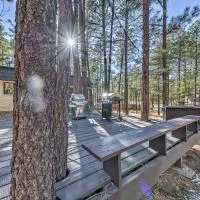 Ruidoso Getaway w/ Deck - 16 Mi to Ski Apache, ξενοδοχείο σε Ruidoso