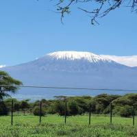 Sanctuary Cottage Amboseli - Cozy 2 Bedroom with breathtaking Kilimanjaro & Wildlife views, hotel in Kimana