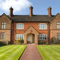 Heart House NEC, hotel sa Meriden