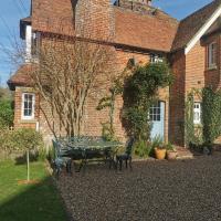 Squirrels: Ideal Sussex Country break for family, hotel di Bury