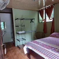 Hostal y cabinas anita-and rafting tour! โรงแรมในSiquirres