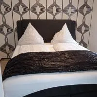 Hotel & Restaurant Zum Adlersberg, hotelli kohteessa Schleusingen