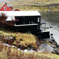 A pearl in a forgotten fjord - Luxury Boathouse, hotel in Funningsfjørður