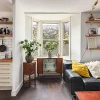Gorgeous and Vibrant 3 Bedroom Apartment in London