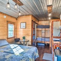 Sunny Catfish Cabin with Views of Toledo Bend, hotel in Alliance