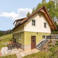 Enticing Chalet in Sankt Andr with Garden and Barbecue, hotel in Reisberg