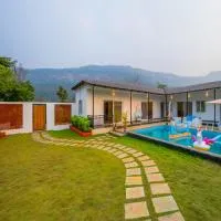SaffronStays Turquoise Maison - 3BR pool villa with jacuzzi, bonfire & fruit garden near Lake Kalote, Karjat, ξενοδοχείο σε Karjat