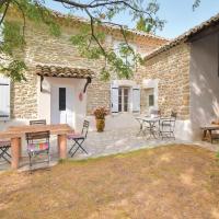 Awesome home in Cairanne w/ Outdoor swimming pool, WiFi and Outdoor swimming pool, hôtel à Cairanne