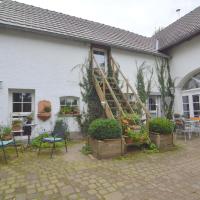 Romantic ground floor apartment for 2 people, Hotel in Immerath