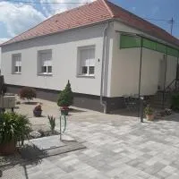 Szalay Vendégház, viešbutis mieste Hedkė