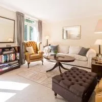 Elegant 3 Bedroom Home Located in South Kensington