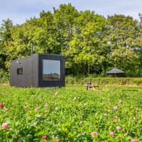 Off-grid, Eco Tiny Home Nestled In Nature, hotel in Alton Pancras