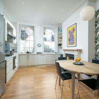 ALTIDO Modern 4 bed flat with communal courtyard in Angel, East London