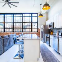 Spacious Sterchi Loft Getaway- Downtown Getaway