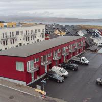 New Three Bedroom Townhouses with Sea View, hotel in Hoyvík