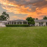 The Country Home Close To Town, hotel in Wagga Wagga