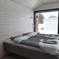 Willa Rauha 1B, minikoti saunalla, parkkipaikka ja rauhallinen sijainti, ξενοδοχείο σε Lumijoki