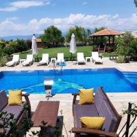 Outstanding House with Orchard and Private Pool in Ortaca, Mugla, hotel in Ula