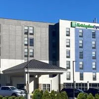 Holiday Inn Express & Suites Central Omaha by IHG, хотел в Омаха