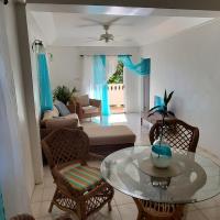 Apartment by the beach, hotel in Castries