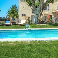 Amazing apartment in Avignon with WiFi, Outdoor swimming pool and 2 Bedrooms